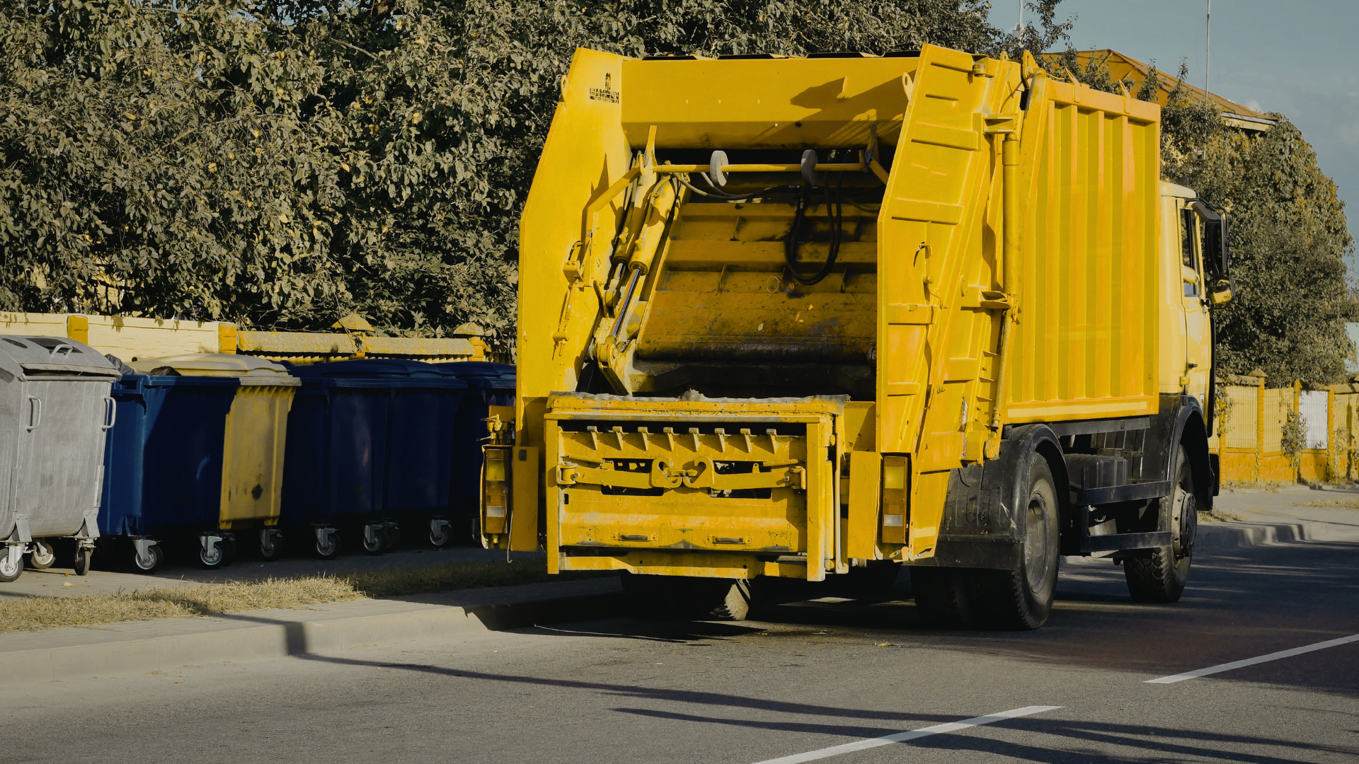 Heavy materials disposal using construction dumpster rental service