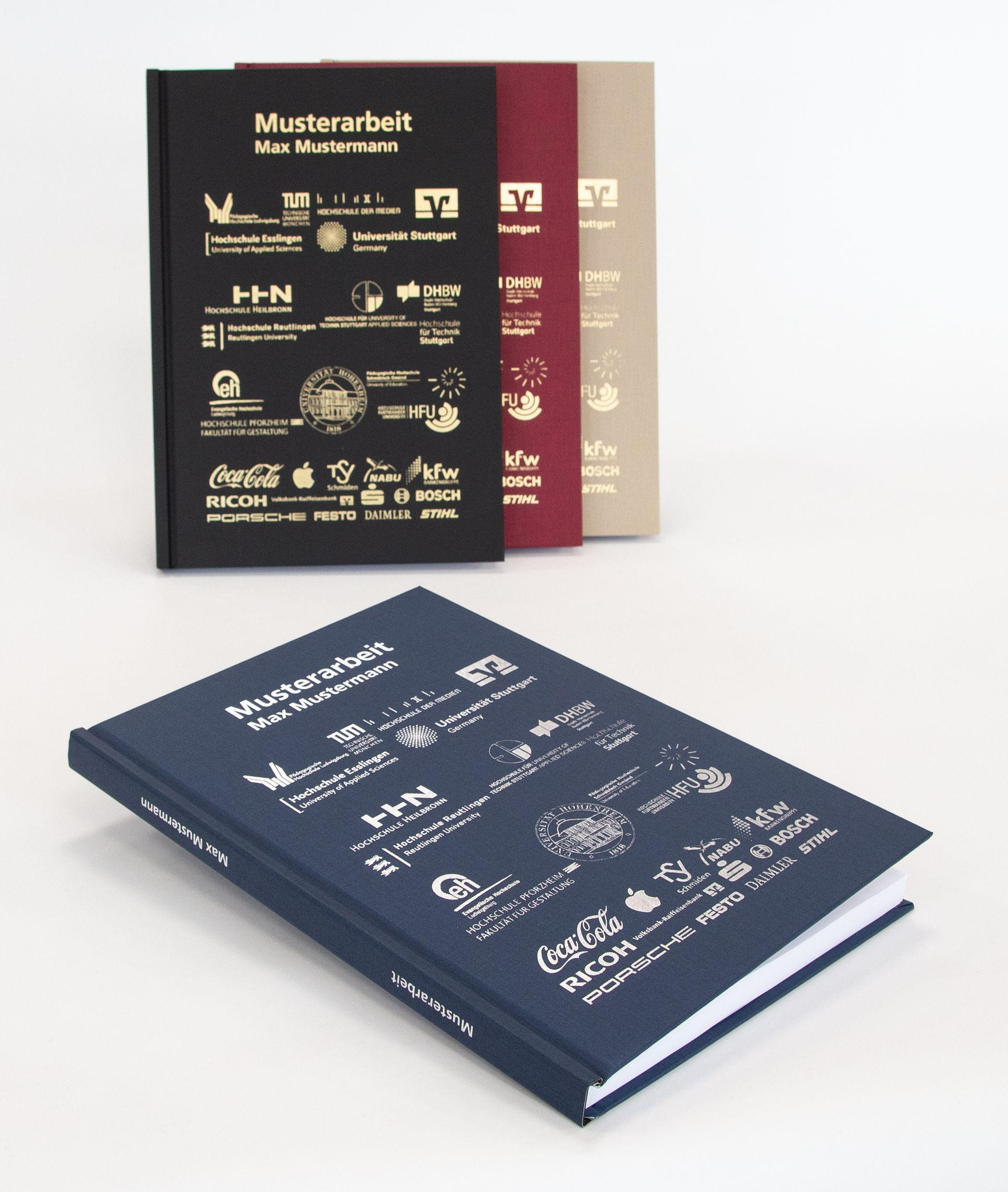 vier Hardcover Bücher mit Aufdruck