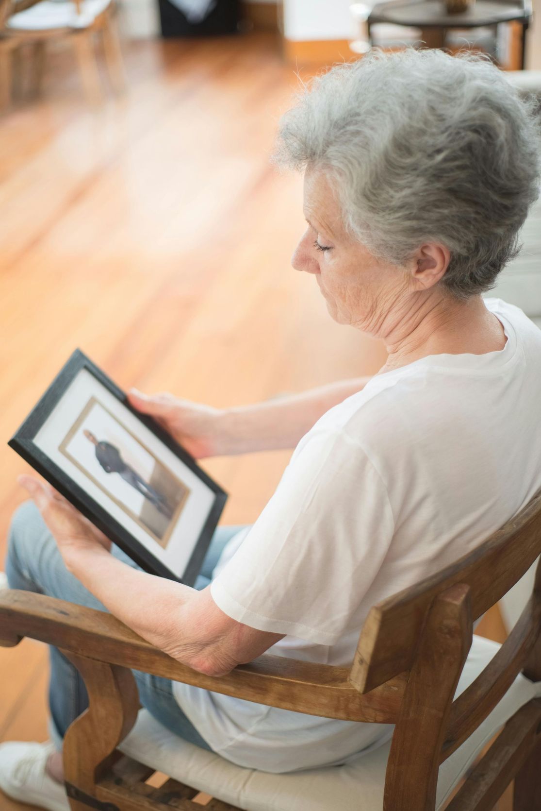 woman during bereavement looking at a picture of her husband who received end of like care