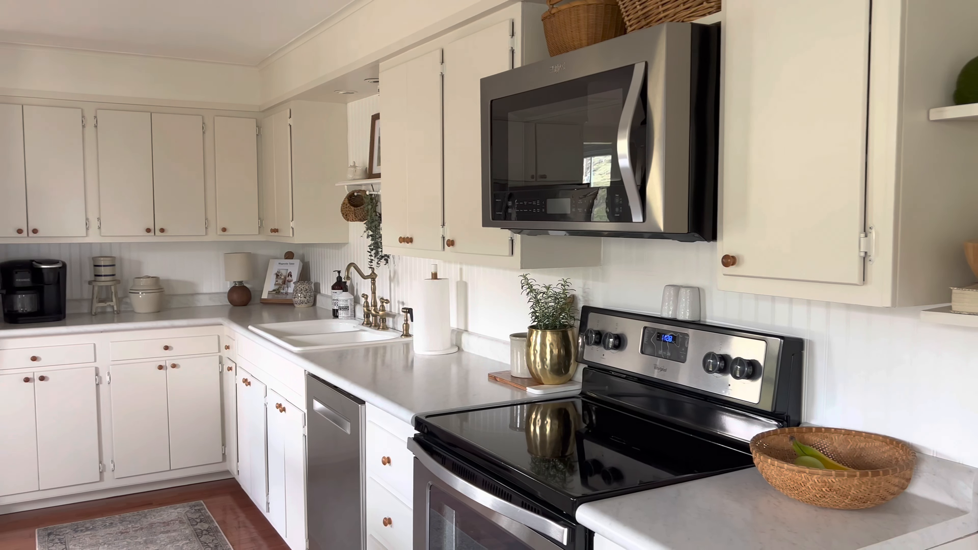 Detail cleaning in a Forest Hills Gardens home