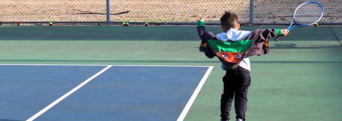 kids playing tennis
