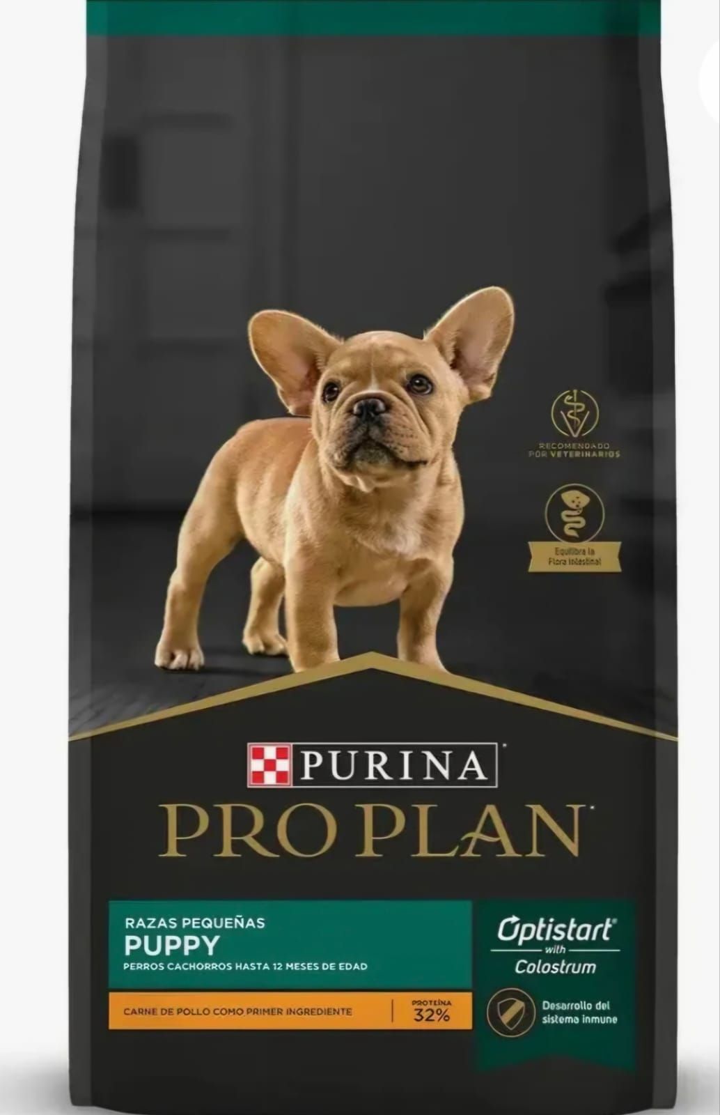 Bolsa de comida seca para cachorros Purina Pro Plan con un bulldog francés color canela en la parte delantera.