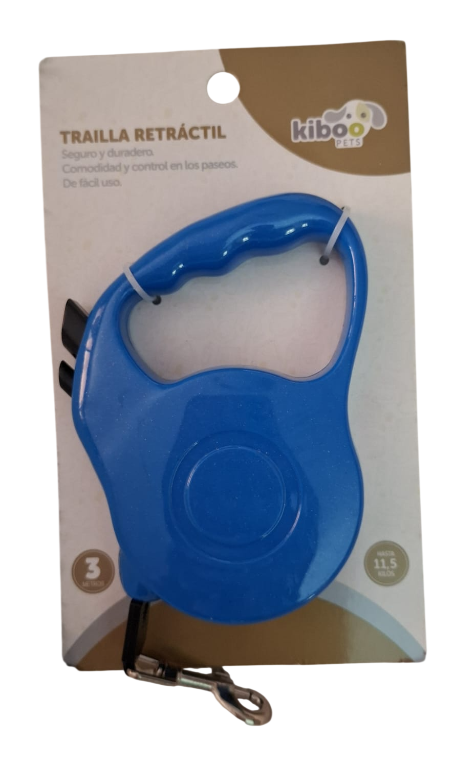 Correa retráctil azul en el embalaje de venta al público con un clip metálico.