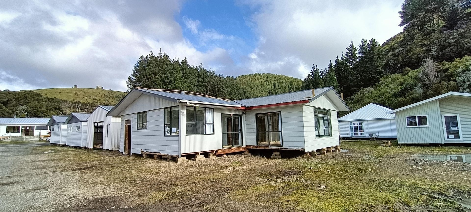 WN0105 - 4 bedroom home ----FLOOD DAMAGED---- --------Was $210,000.00 ----- ----------------ALL------------- reasonable offers considered