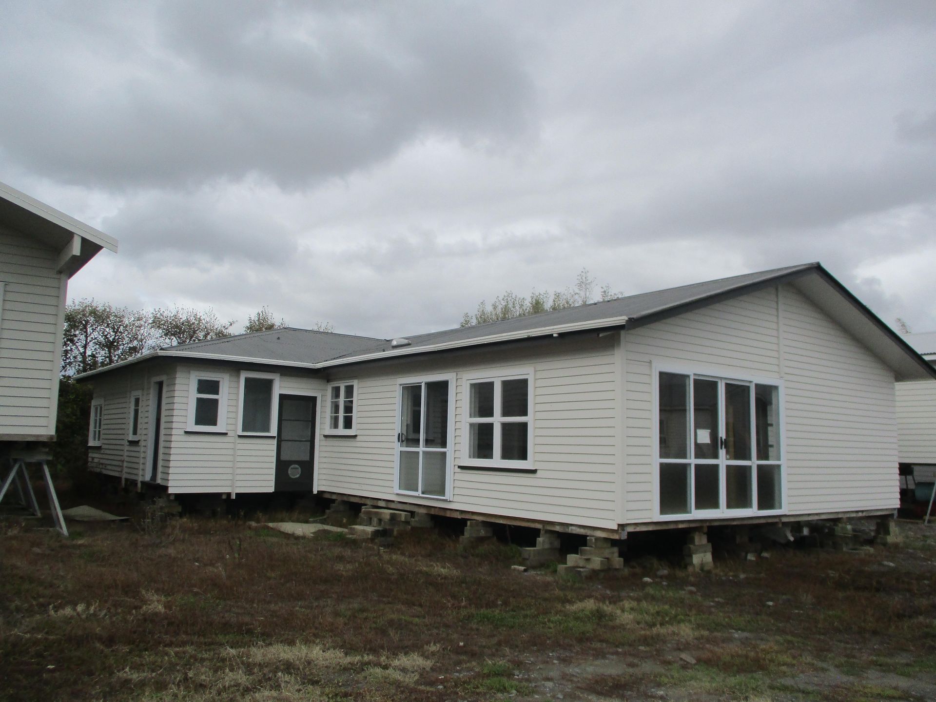 BL0160 - 3 Bed, 2 bath, 2 living, -plenty of room to move
