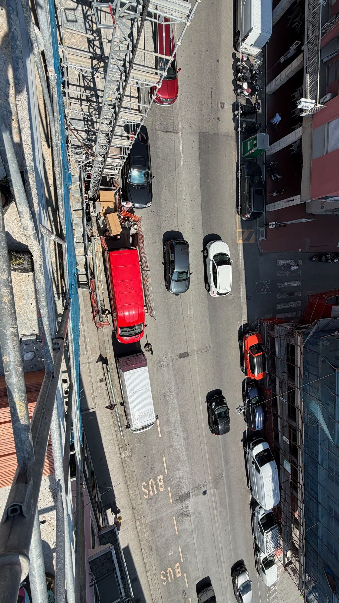 Operatori Guri Moving durante un trasloco ad Aosta