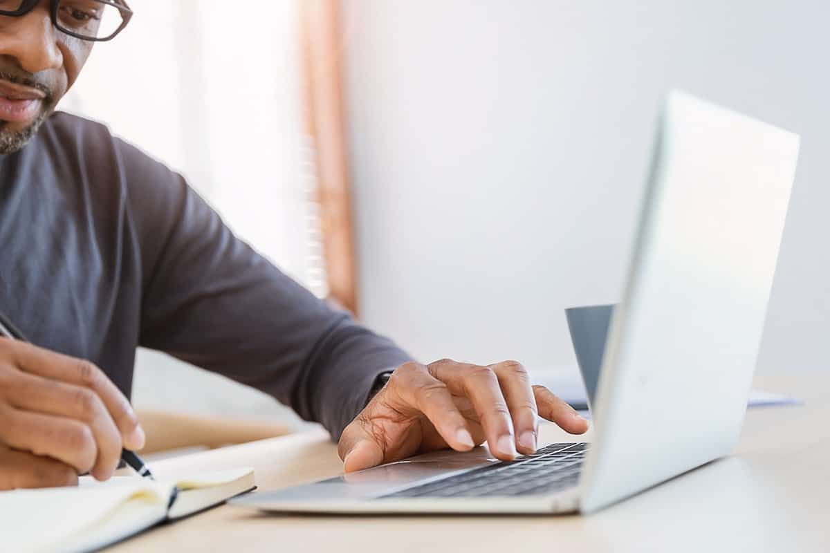 A student completing a virtual real estate course near Lexington and Louisville, Kentucky (KY)