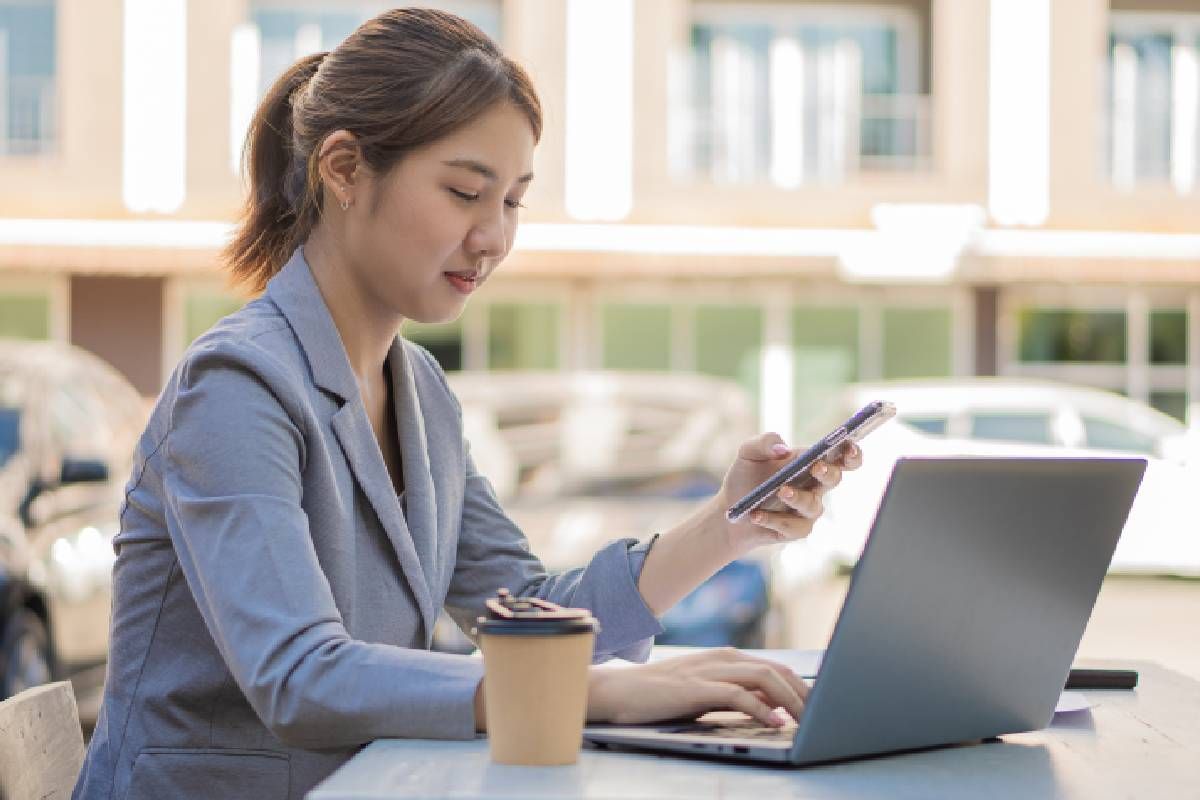 A student taking real estate classes online near Louisville and Lexington, Kentucky (KY)