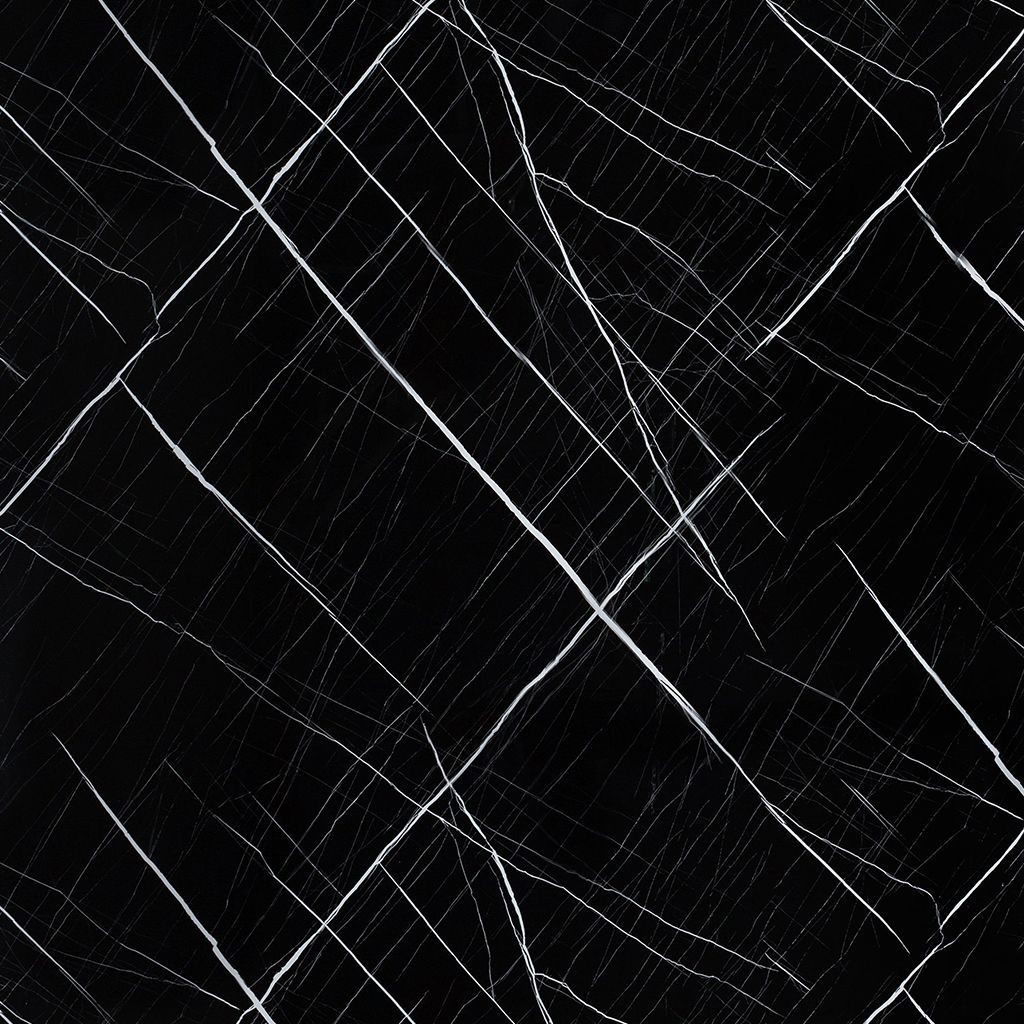 Fondo negro abstracto con líneas diagonales blancas que se entrecruzan, como un cristal roto o una superficie rayada.