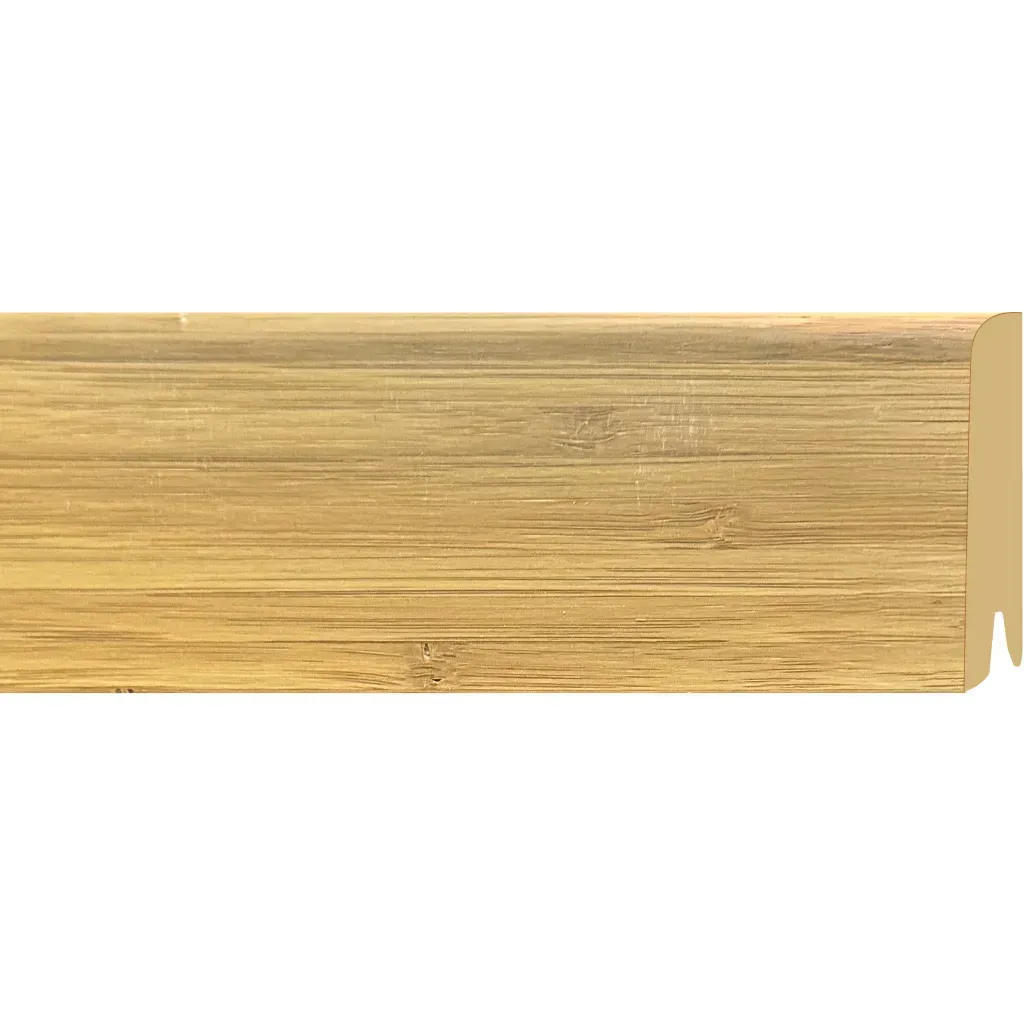 Moldura de tablón de madera clara con borde ranurado sobre fondo blanco.
