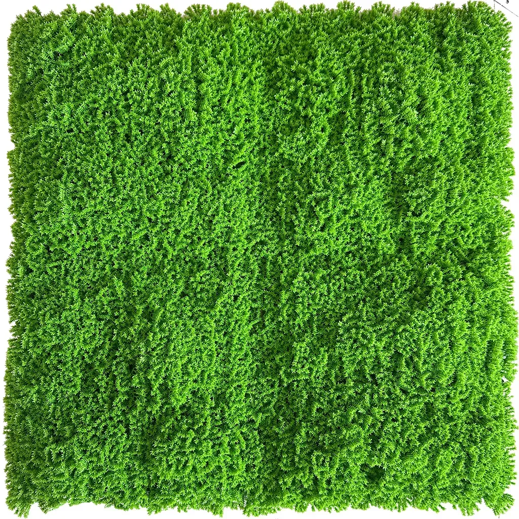 Parche cuadrado de hierba o musgo denso de color verde brillante con una superficie natural texturizada.