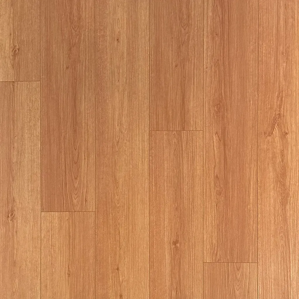 Suelo de tablones de madera de color marrón claro con vetas y juntas sutiles.