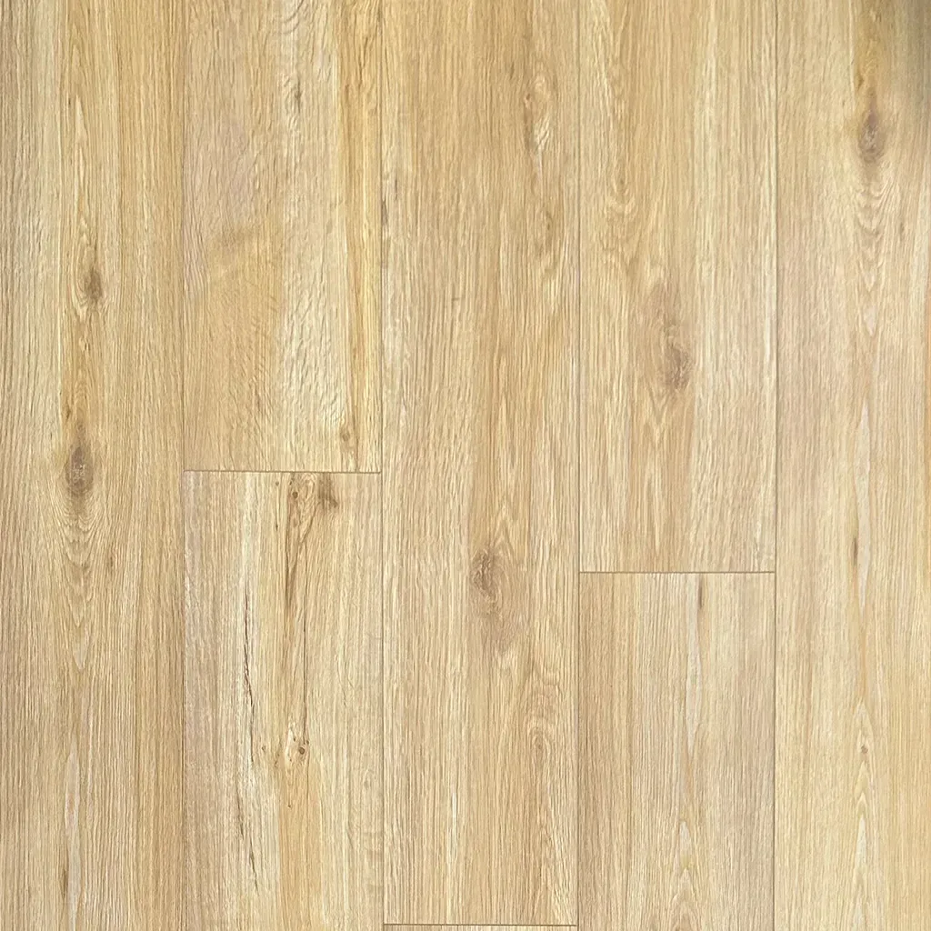 Suelo de tablones de madera clara con vetas y nudos sutiles.