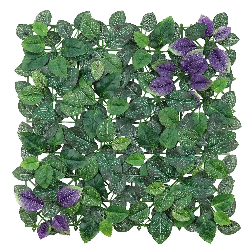 Panel cuadrado de hojas verdes con racimos de flores moradas, como un panel decorativo de enrejado de vid.