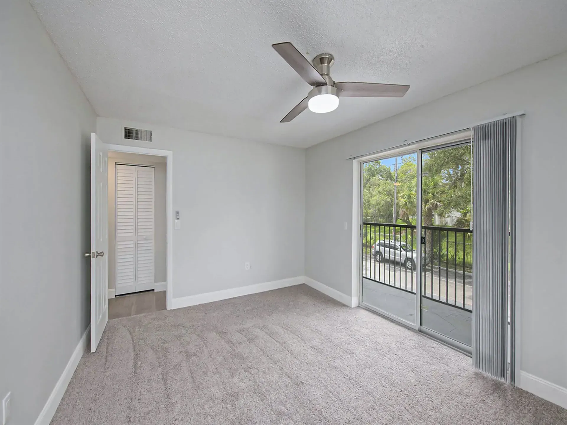 Bedroom with carpet