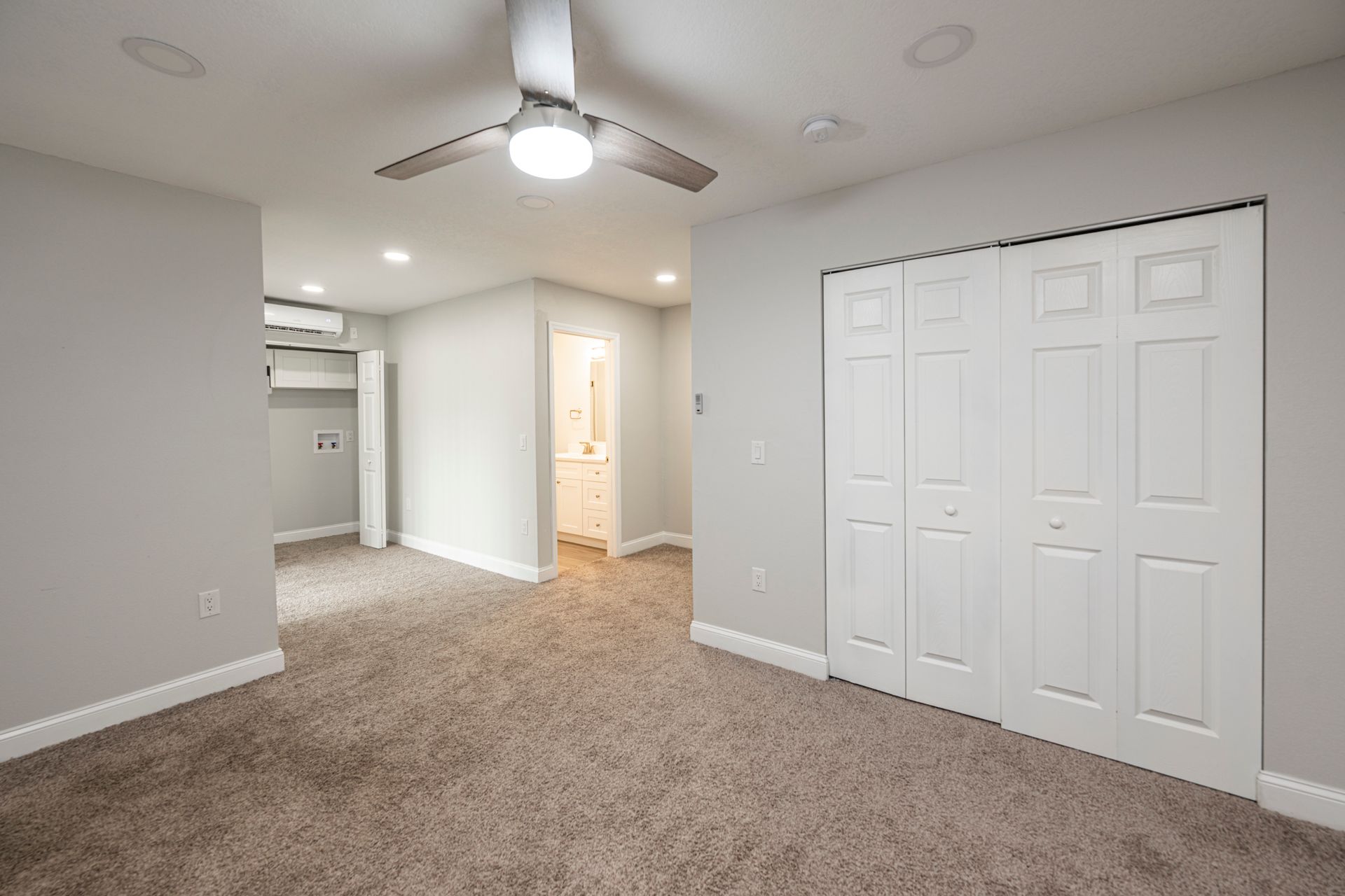 Bedroom with carpet