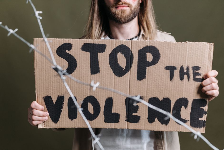 Pancarde avec Stop the violence
