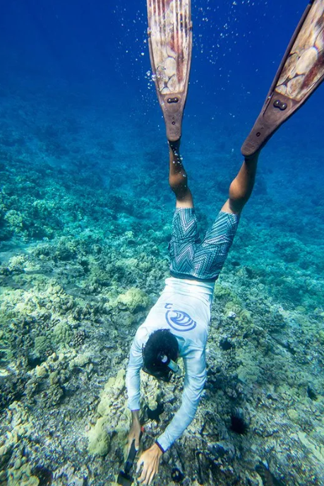 snorkeller enjoying group tour