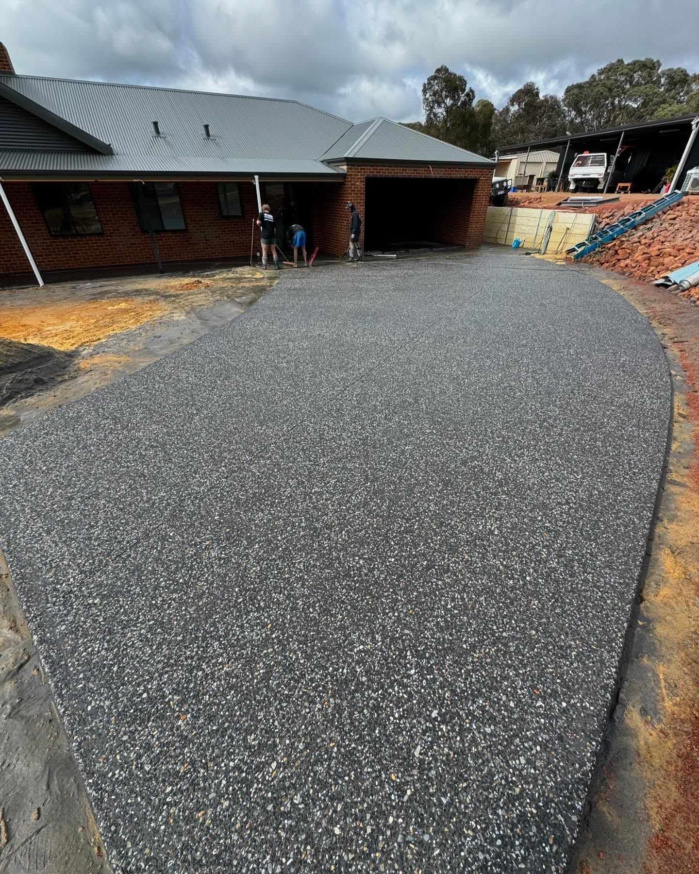 400m2 exposed aggregate driveway and alfresco