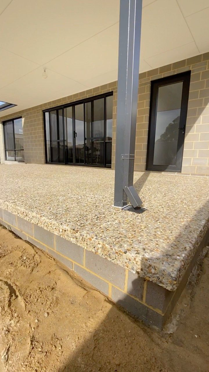 45mm Cantilevered Alfresco Using Wattle Mix