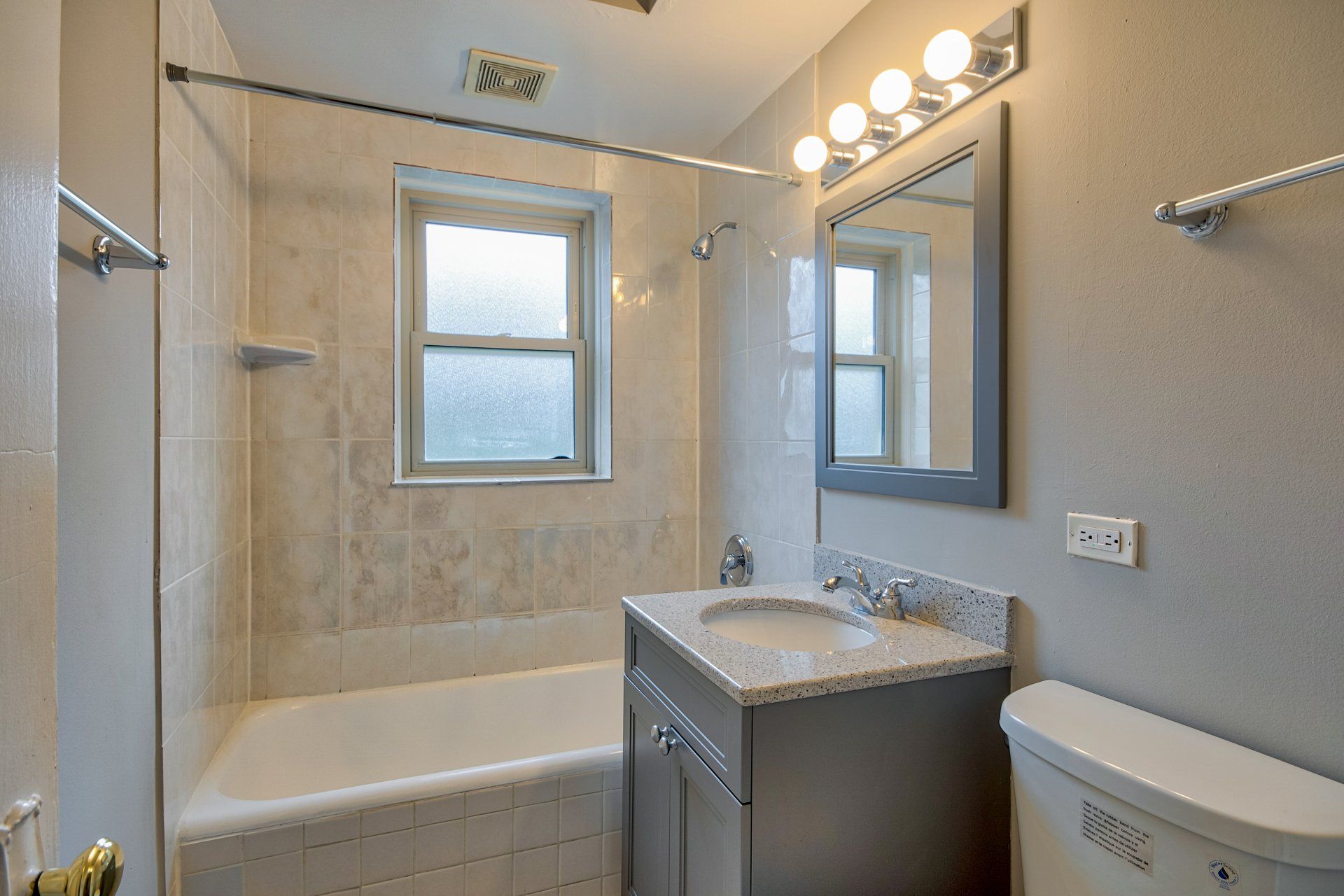 2247-Ridge-Ave bathroom
