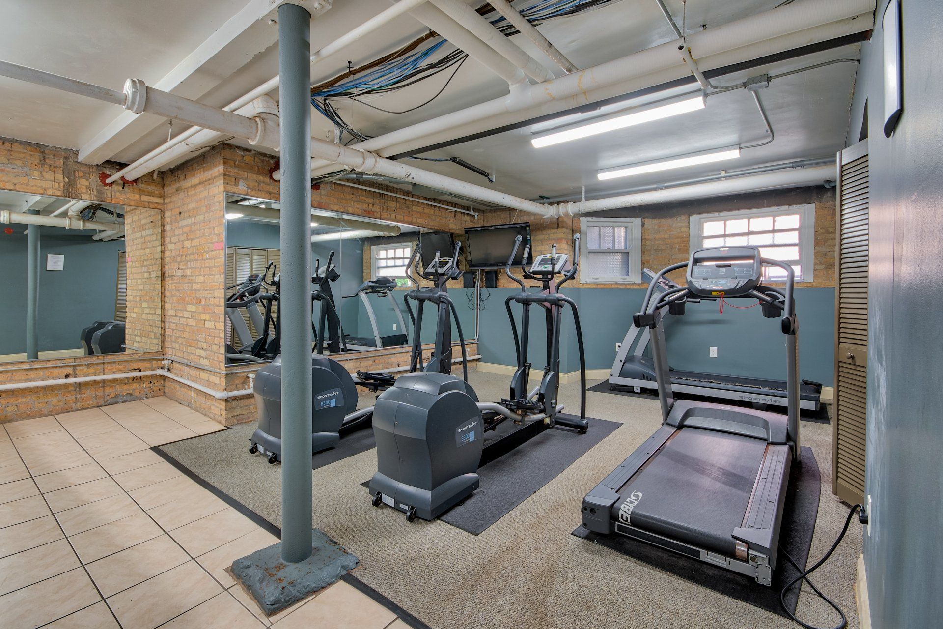 2121-Ridge-Ave gym