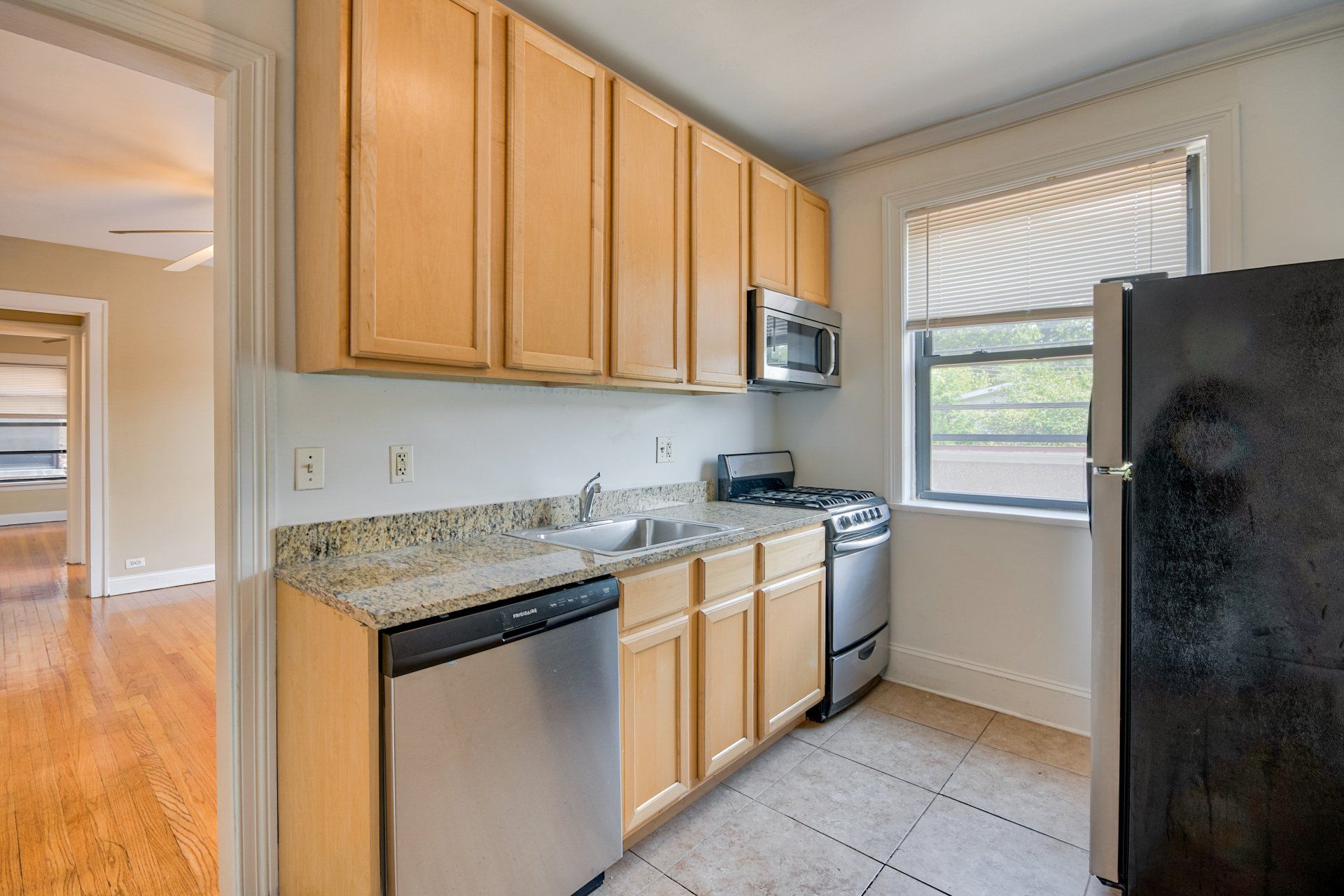 2121-Ridge-Ave kitchen