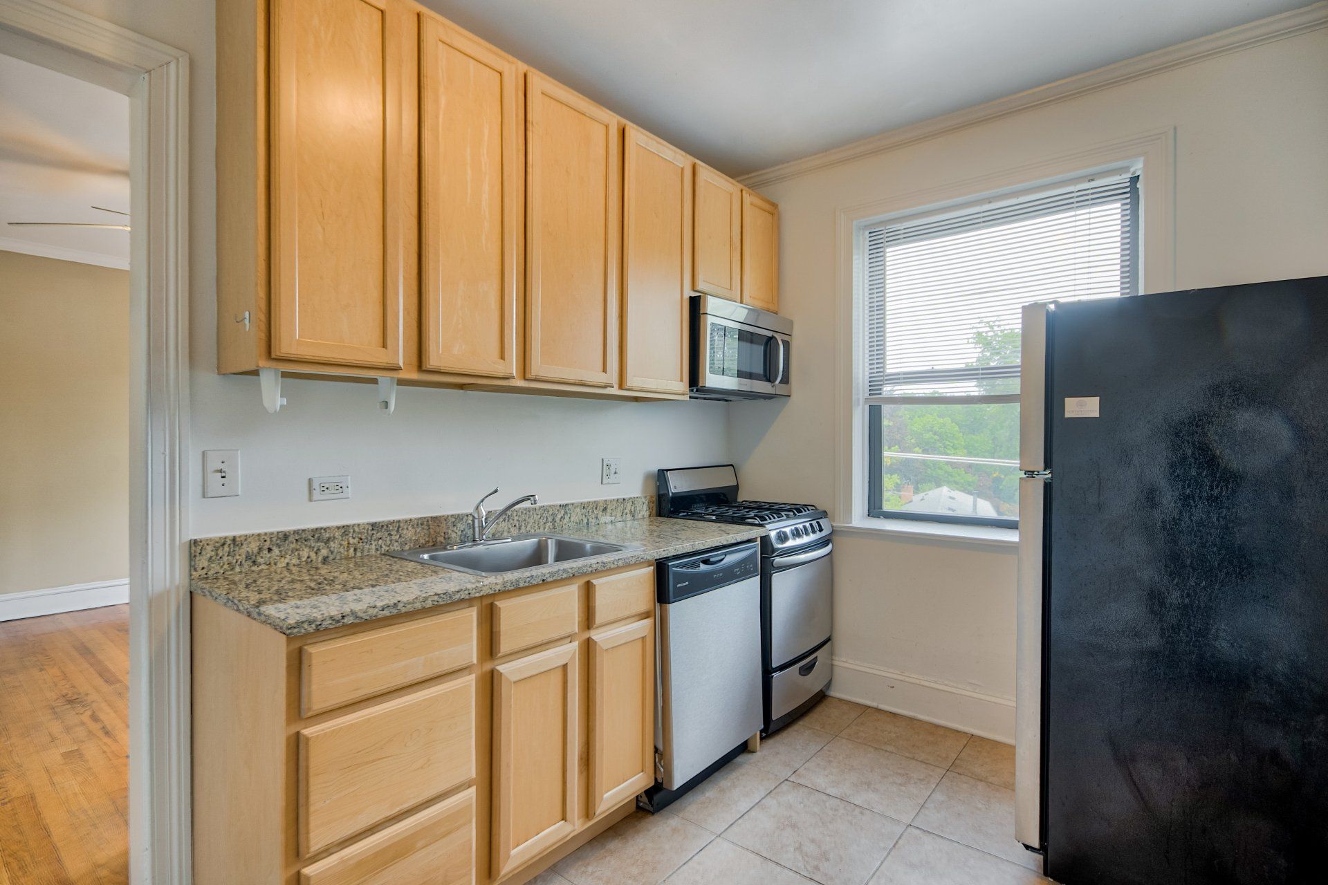 2121-Ridge-Ave kitchen 2
