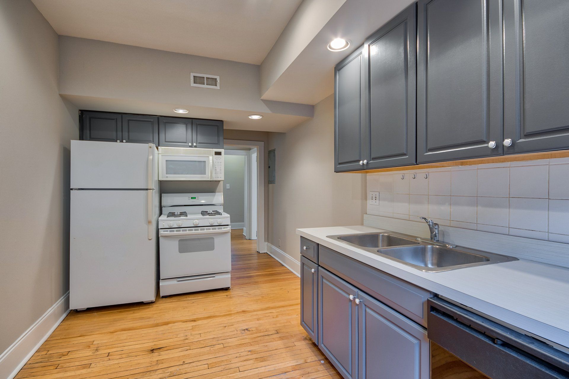 2247-Ridge-Ave kitchen