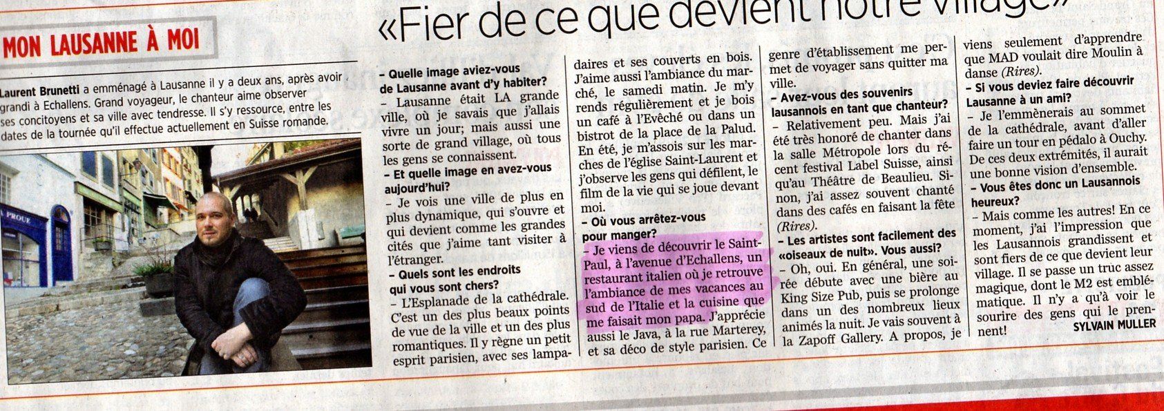 Article de journal avec photo d'un homme assis dehors, texte difficilement lisible.