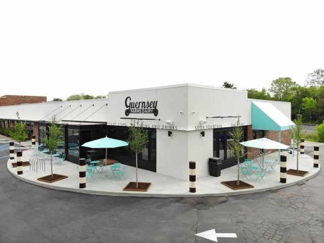 An aerial view of a restaurant with tables and umbrellas