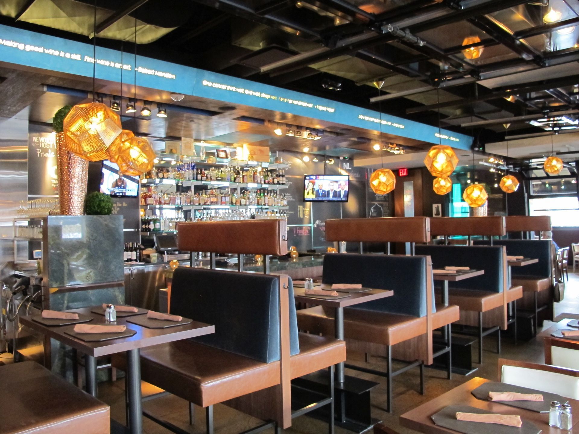 The inside of a restaurant with tables and chairs