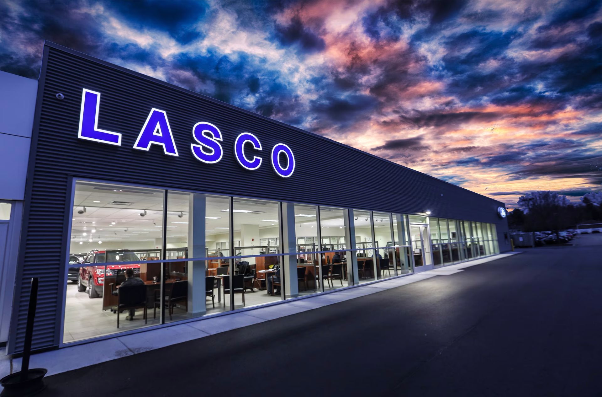 A large building with the word lasco on it