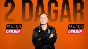 Maður stendur með krosslagðar hendur fyrir framan appelsínugulan bakgrunn með stórum texta sem segir „2 DAGAR“ og „LENGU DELDIN“.