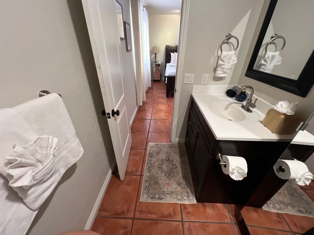 Image of a bathroom that has been cleaned by Bunny's cleaning service. You can tell they did a great job. 