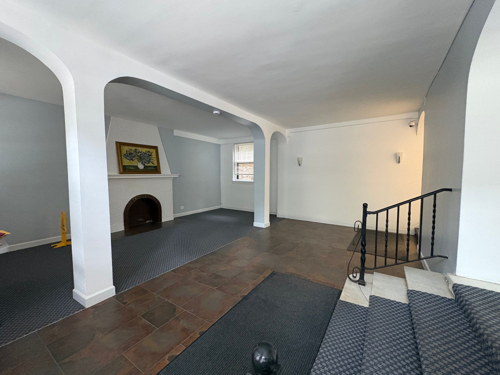 2048 N. Cleveland Lobby