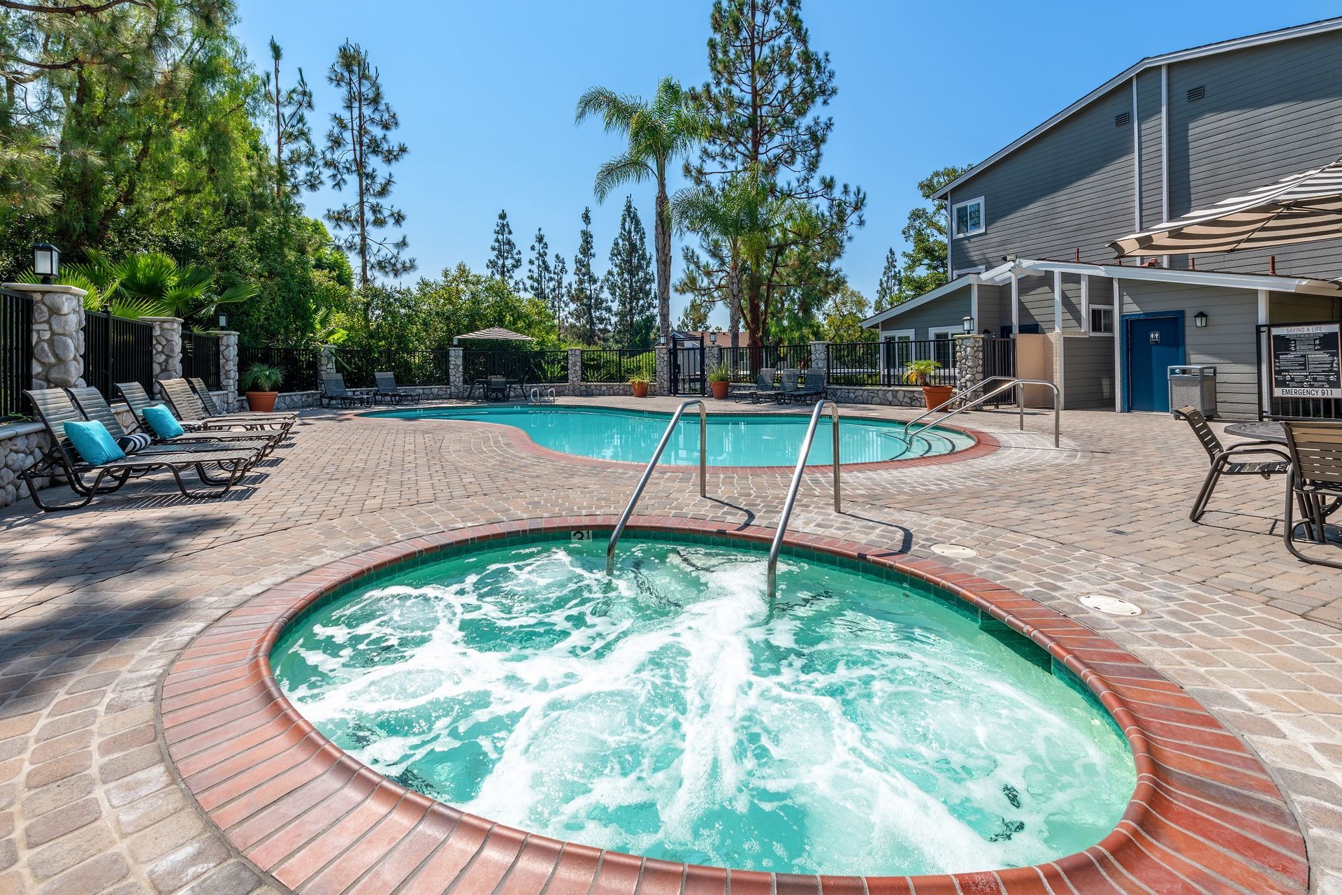 Sliding Photo Gallery Displaying Community Amenities