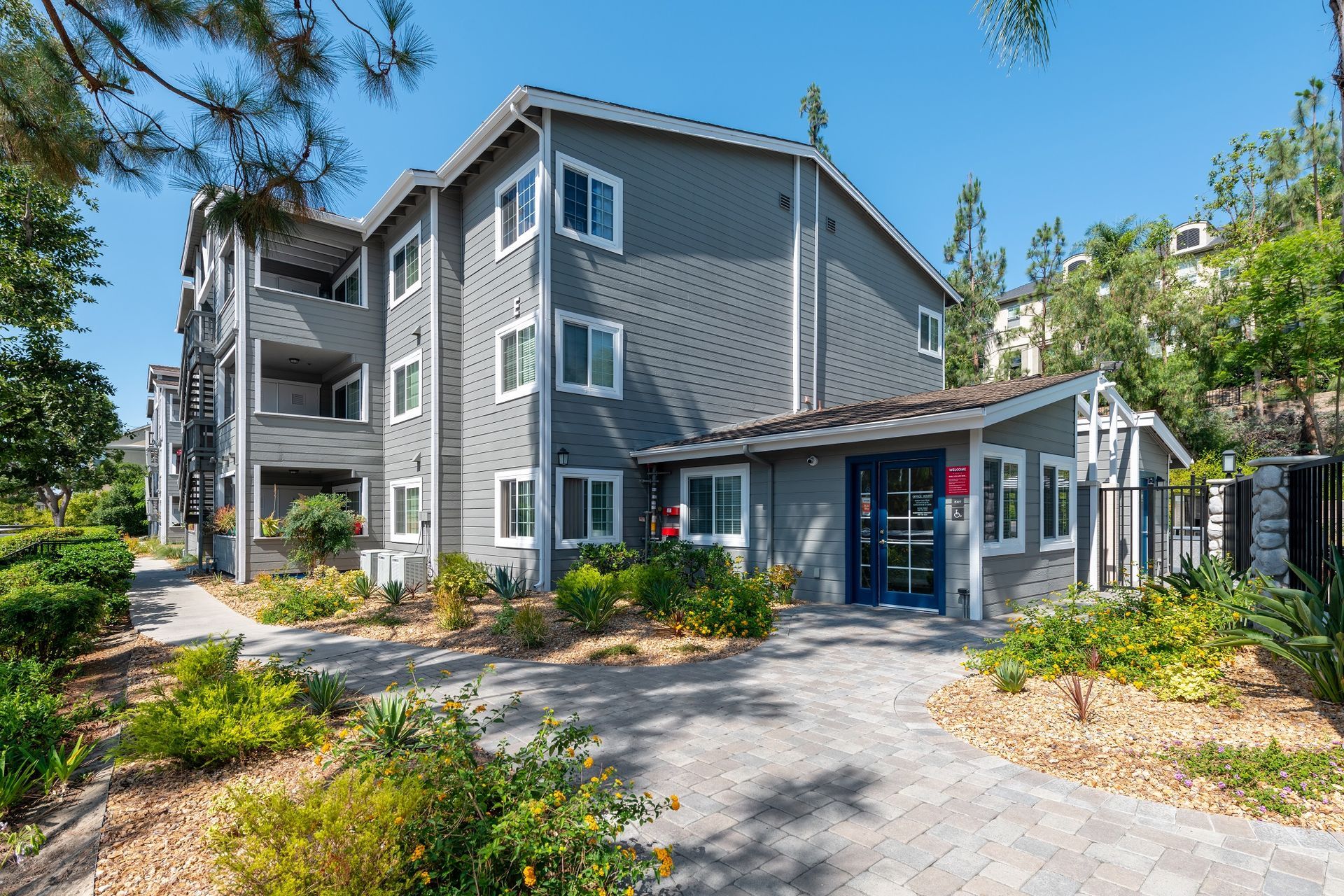 Sliding Photo Gallery Displaying Community Amenities