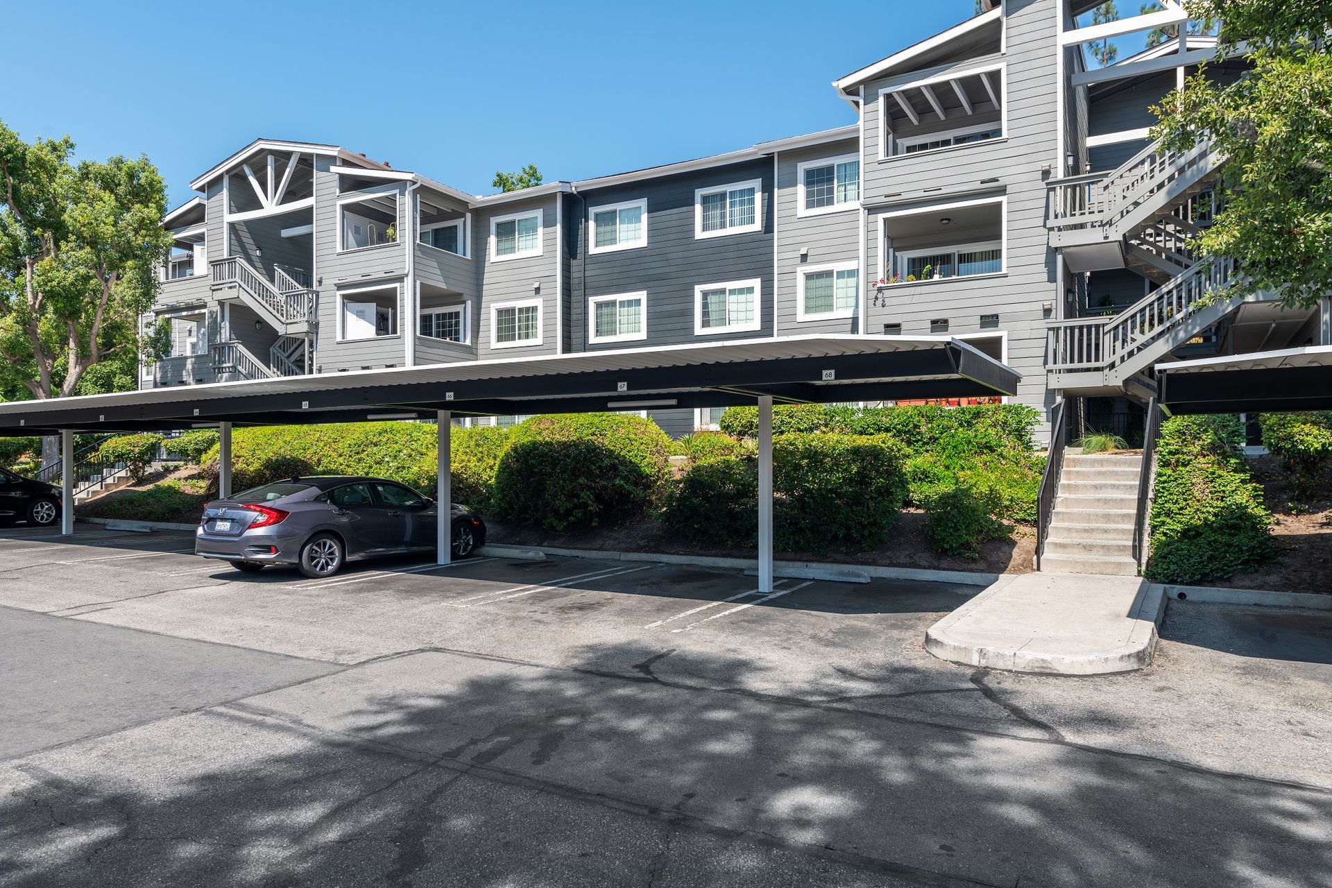 Sliding Photo Gallery Displaying Community Amenities