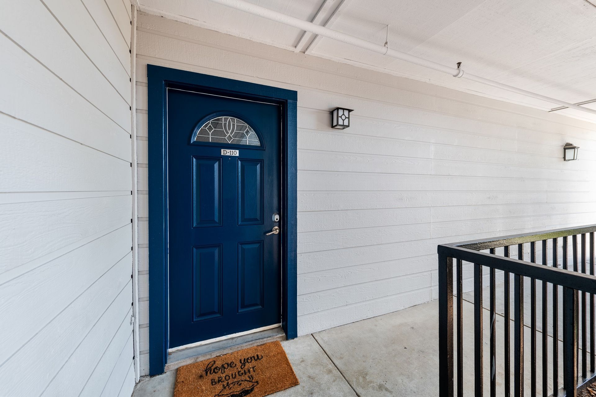 Sliding Photo Gallery Displaying Apartment Features