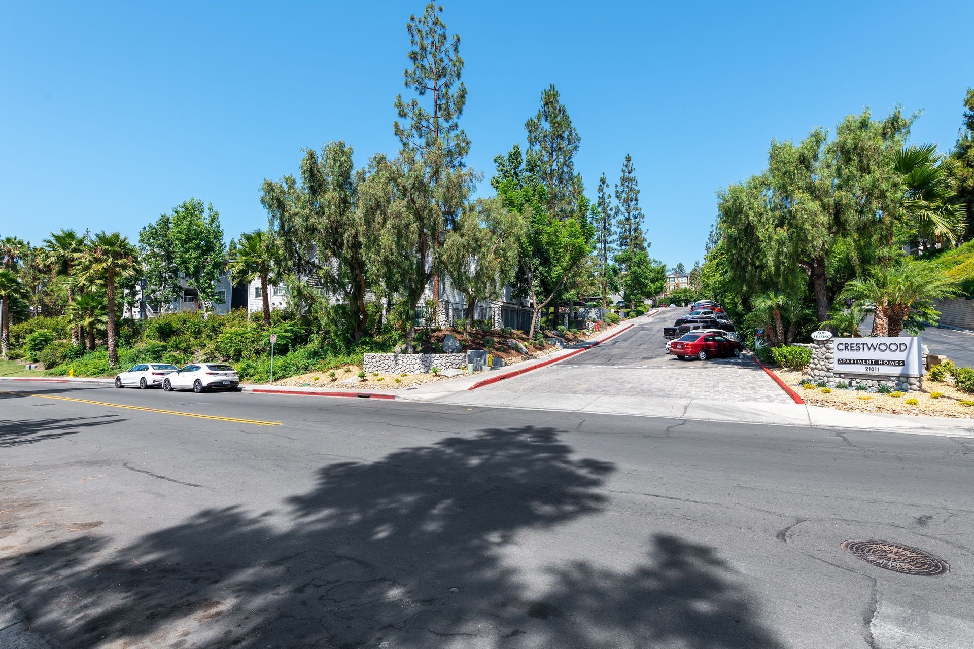 Sliding Photo Gallery Displaying Community Amenities
