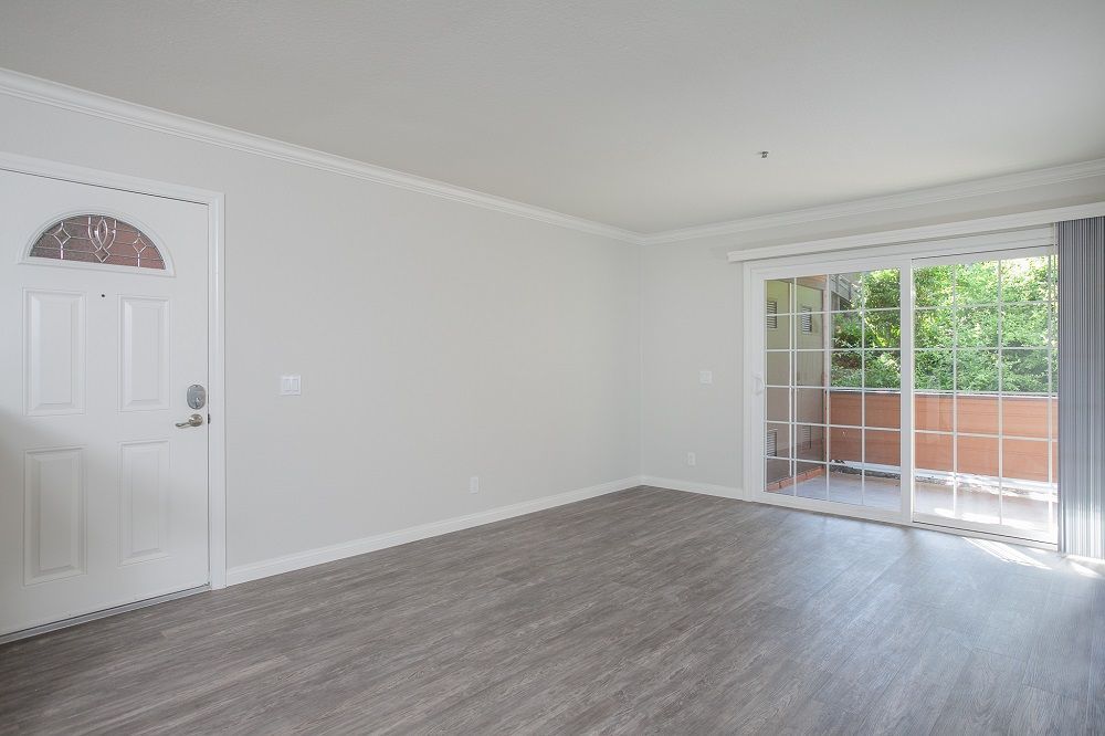 Sliding Photo Gallery Displaying Apartment Features
