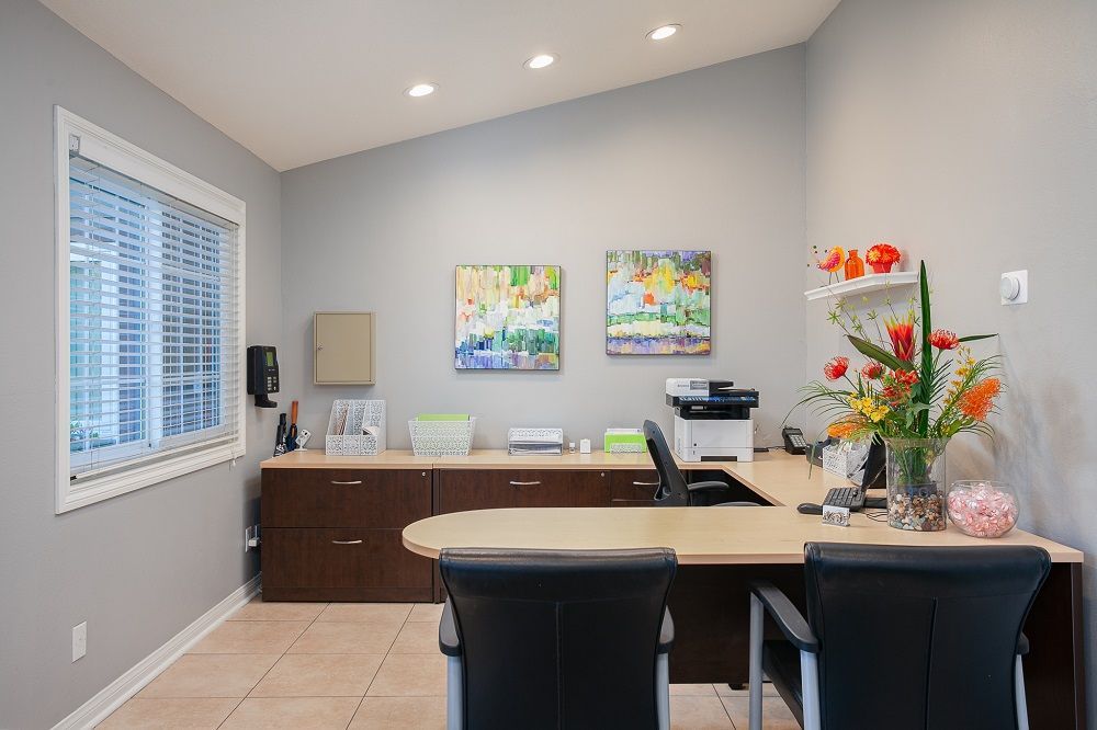 Sliding Photo Gallery Displaying Community Amenities