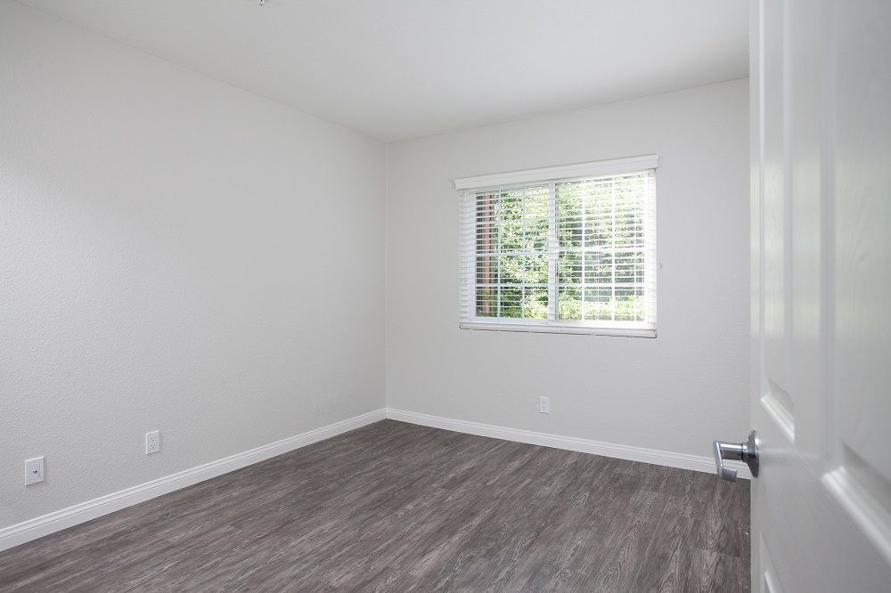 Sliding Photo Gallery Displaying Apartment Features