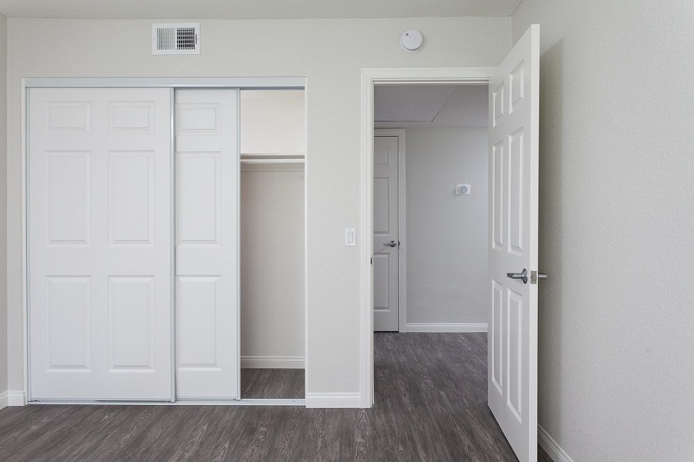 Sliding Photo Gallery Displaying Apartment Features