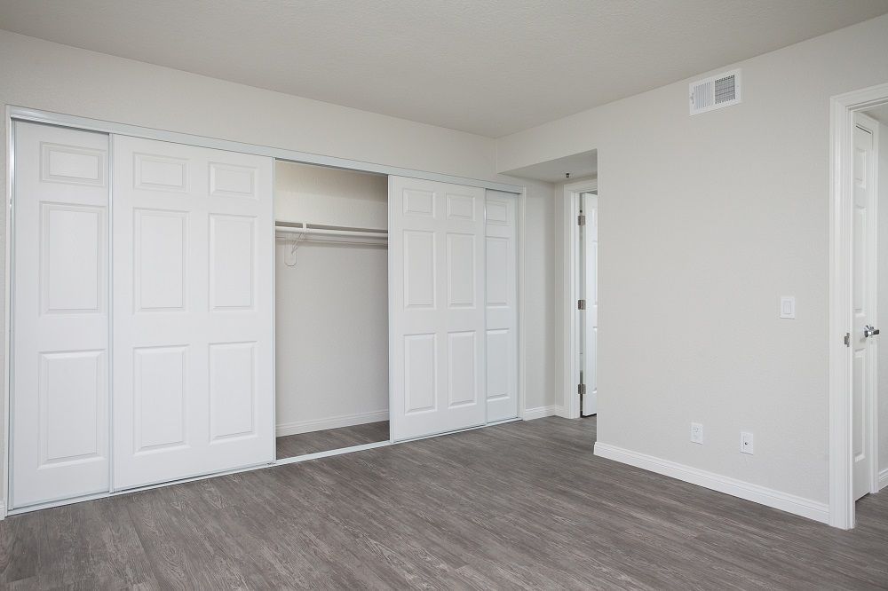 Sliding Photo Gallery Displaying Apartment Features