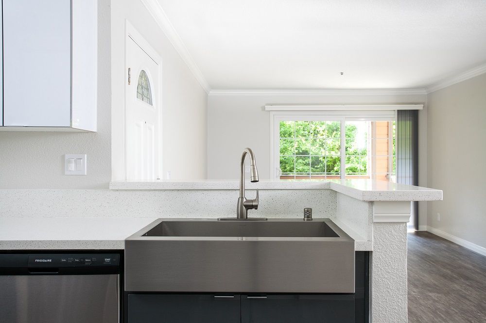Sliding Photo Gallery Displaying Apartment Features