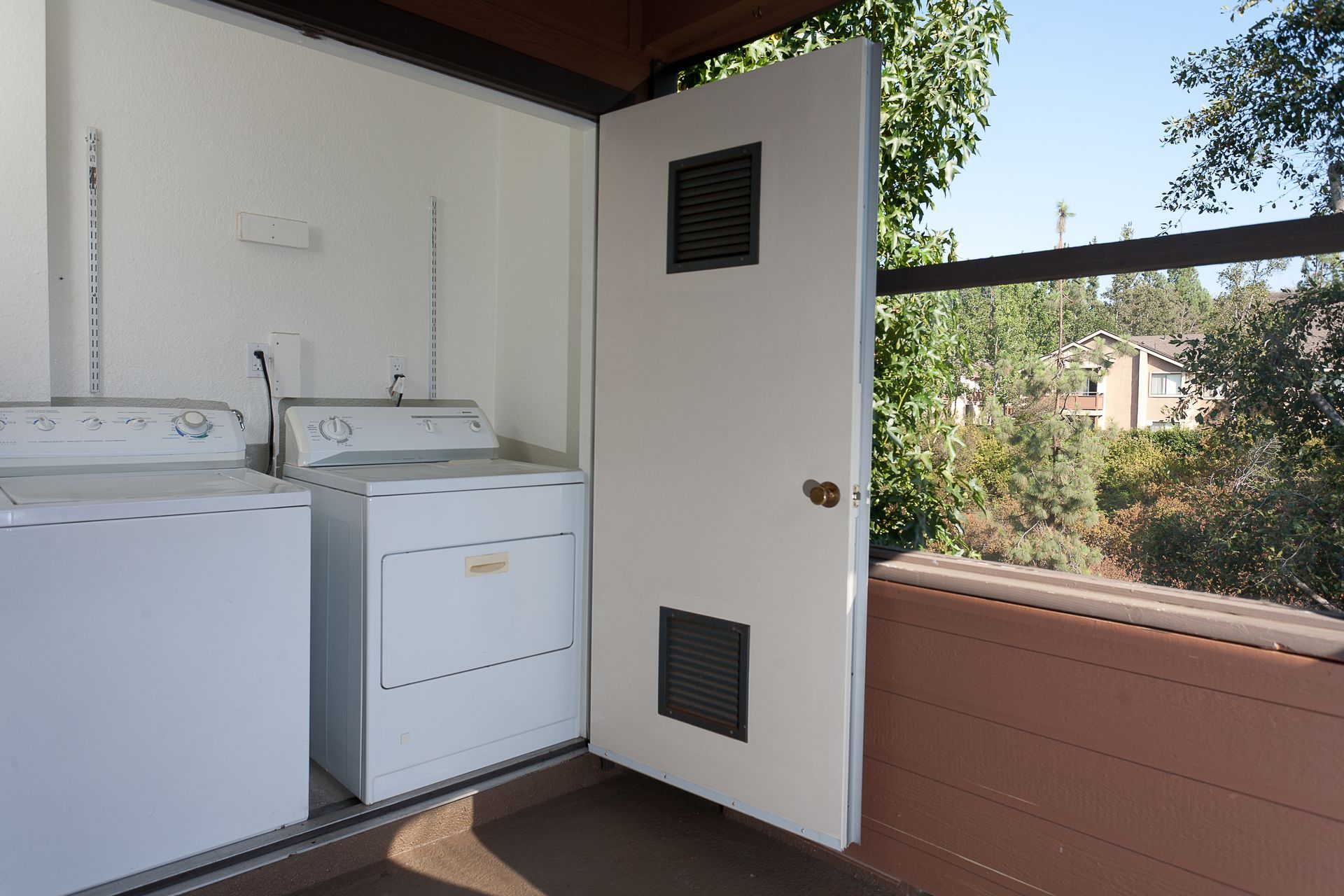Sliding Photo Gallery Displaying Apartment Features