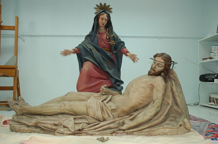 Basilica Immacolata Concezione - Sassello (SV) L'Addolorata ed il Cristo morto