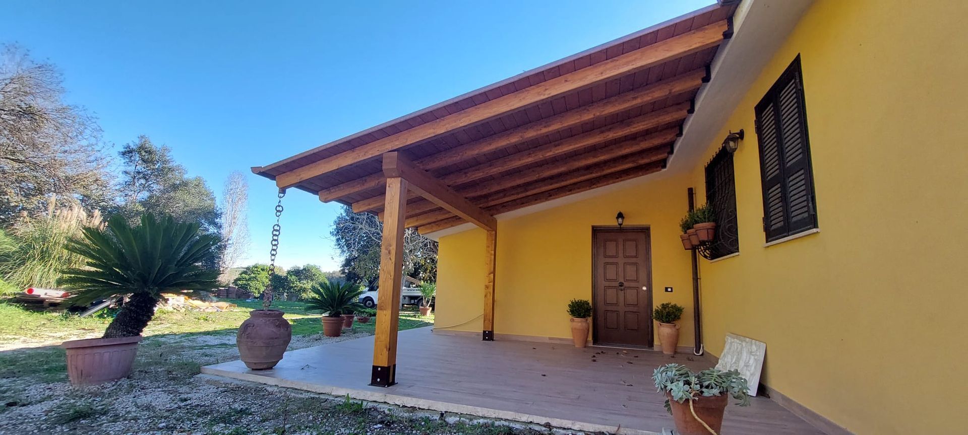 struttura addossata in legno